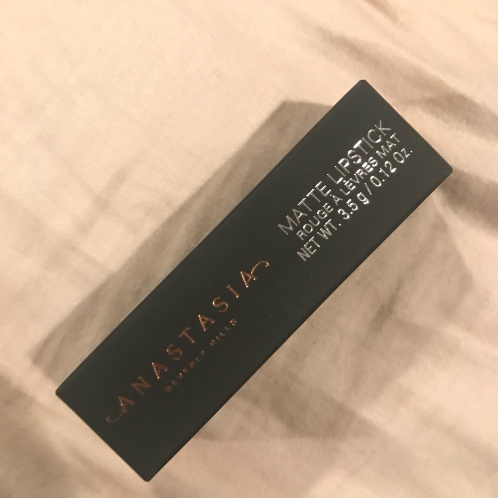 Authentic ABH matte lipstick!!